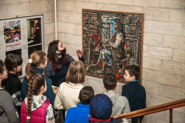 В Днепропетровском художественном музее проводят праздничные экскурсии