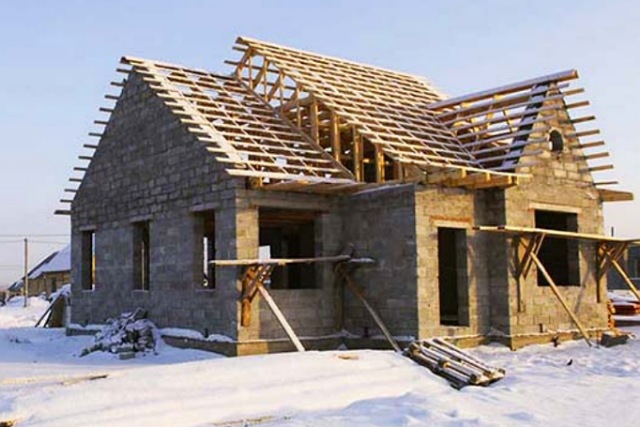 Будівництво будинку – які роботи можна виконувати взимку
