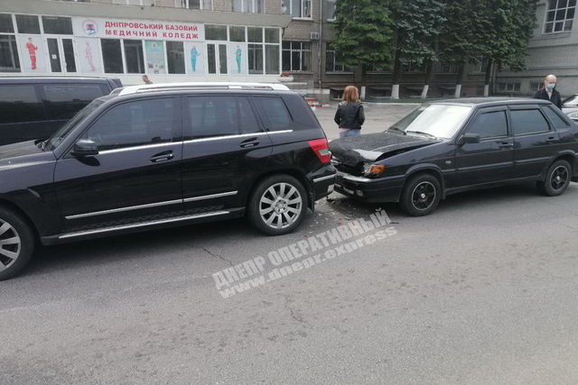      Lada  Mercedes