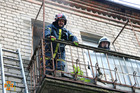 У Дніпрі рятувальники ліквідували пожежу у 2-поверховому будинку на вулиці Севастопільській