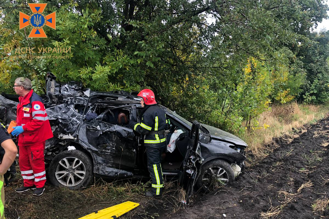 На Днепропетровщине столкнулись Hyundai Sonata и грузовой автомобиль DAF: спасатели деблокировали двух пострадавших