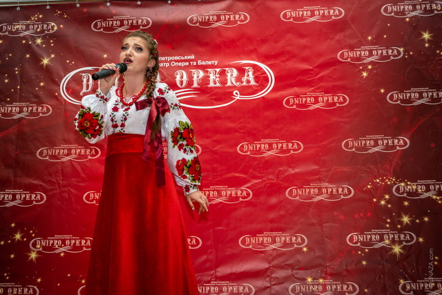 Оперные солистки Днепра спели для раненных бойцов