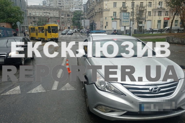 В центре Днепра  столкнулись Opel и Hyundai: пострадал один из водителей