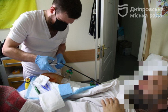 Прилагают все усилия, чтобы избежать ампутаций: врачи Днепра продолжают спасать раненых с передовой