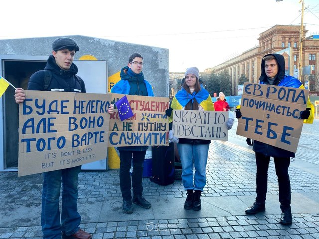 Избиению студентов Евромайдана – 10 лет. Молодежь Днепра в центре города напомнила об исторических событиях