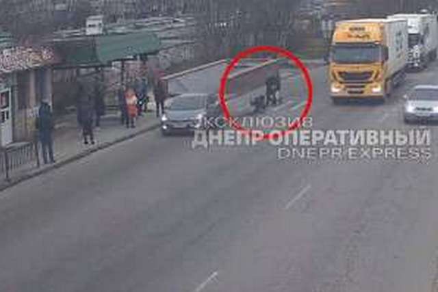 В Днепре на Донецком шоссе сбили ребенка